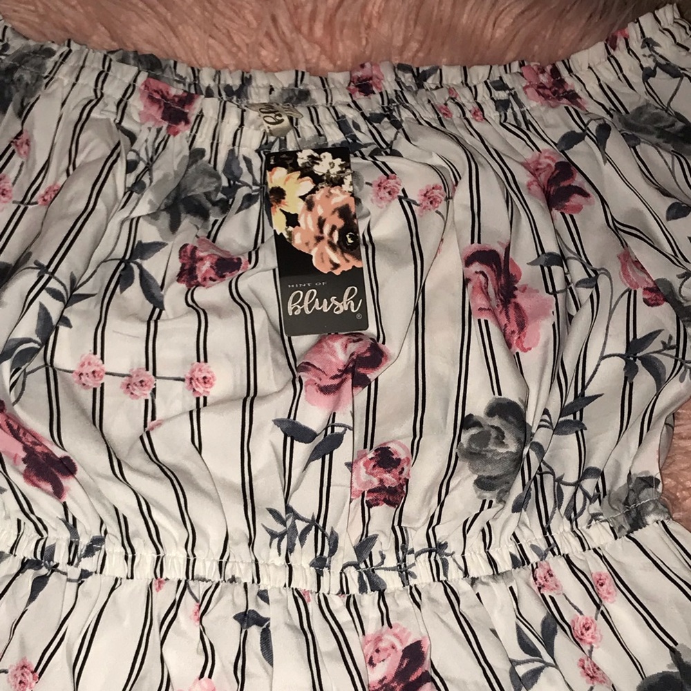 Super cute short romper - Picture 3 of 7
